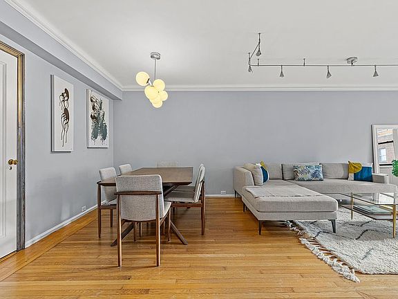5th image of 220 E 73rd St #12H