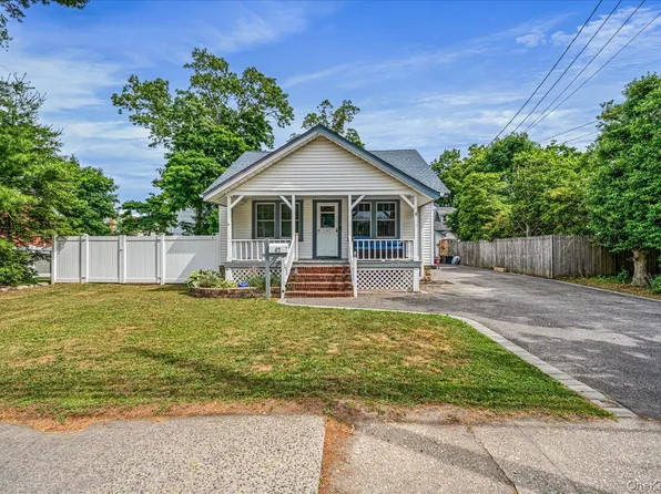 41 Moffitt Boulevard, East Islip, NY 11730