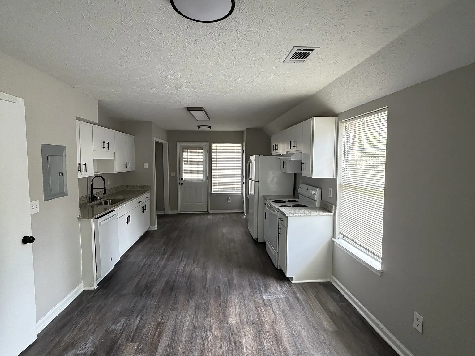 6200 Cross Tie Court - 5 — Photo 4