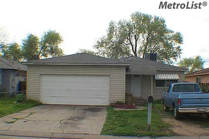 4120 E 4th St photo 1