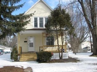 1039 E Main St, Reedsburg, WI 53959