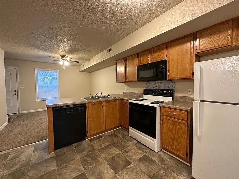 Jockey Drive-3822 — Photo 9
