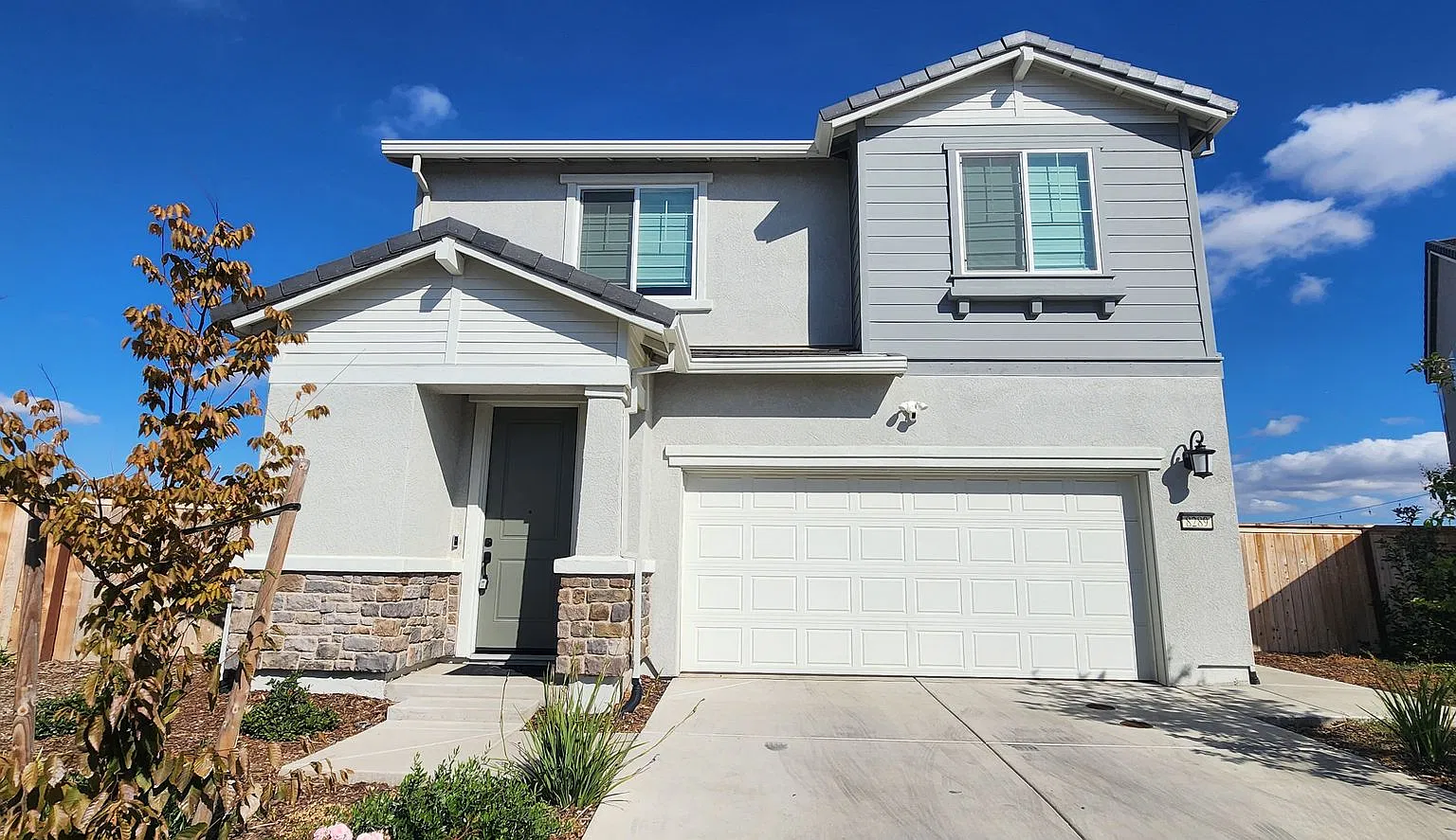 Beautiful Home in Elk Grove — Photo 2