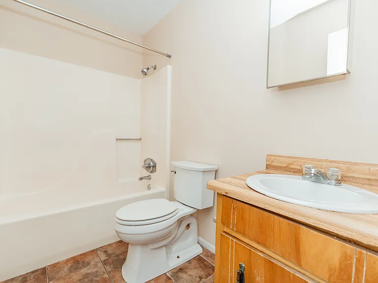 719 S Berthe Ave #8 — Photo 8