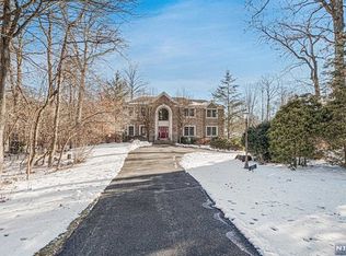 334 Grove St, Ramsey, NJ 07446