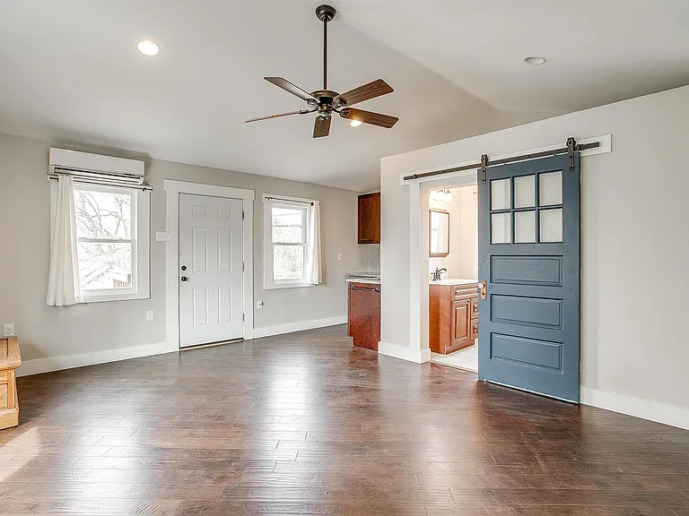1405 S Henderson St — Photo 61