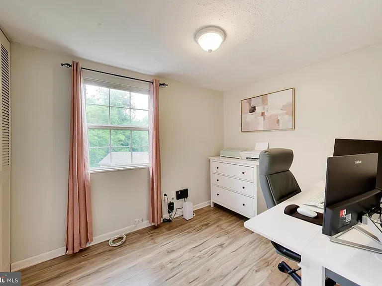 5932 Peregrine Dr — Photo 17