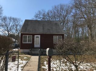 12 Bullard St, Mastic, NY 11950