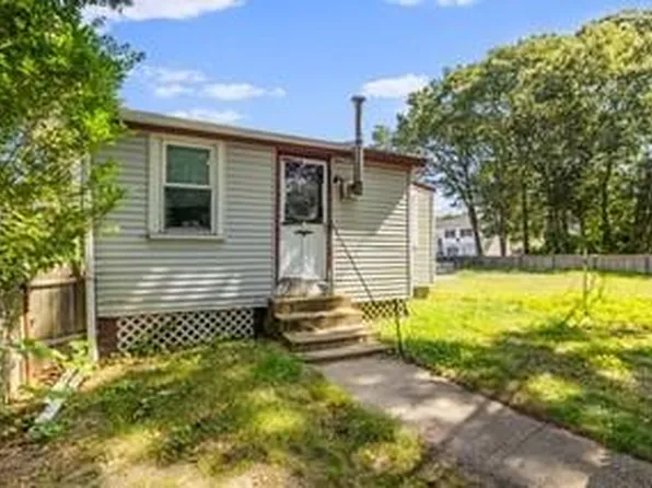 200 Horse Neck Rd, Warwick, RI 02889