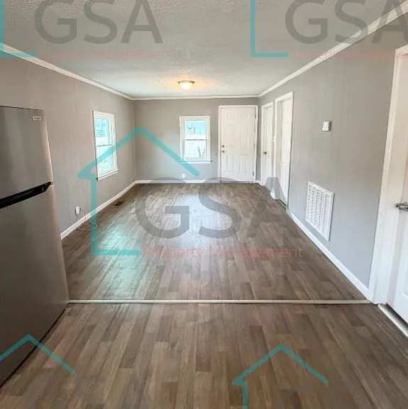 222 Earl St — Photo 6