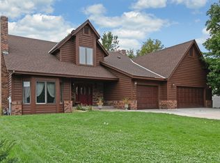 716 Stonewood Rd, Eagan, MN 55123