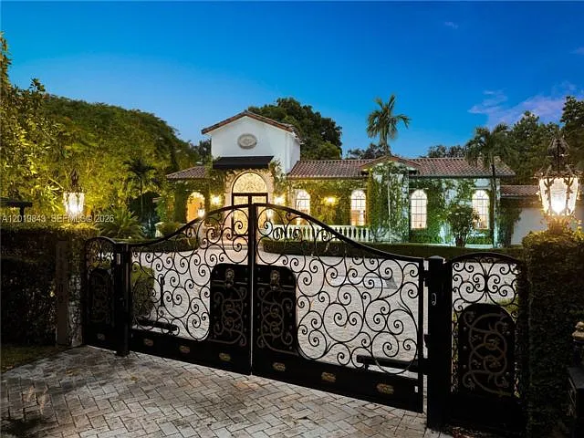12300 Old Cutler Rd #12300 — Photo 3