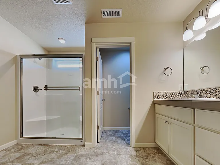 3208 NE 75th Way — Photo 14