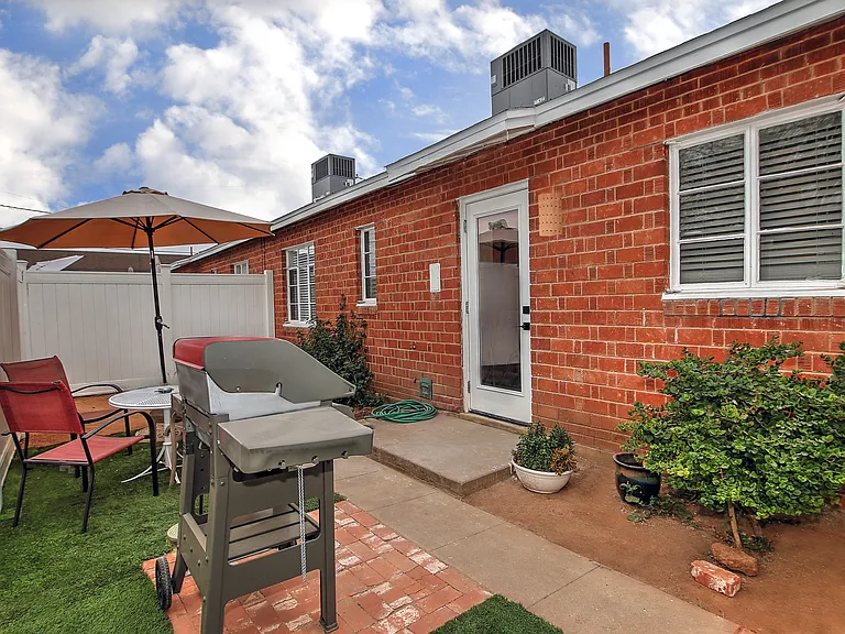 W Earll Dr — Photo 21