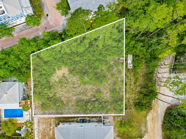 1 Canal St, Pt Washington, FL 32459