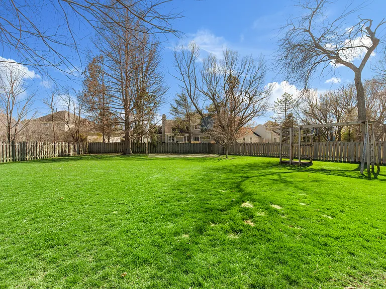 155 Chapel Oaks Dr — Photo 32