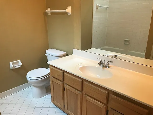 725 Walnut Woods Cv N — Photo 8