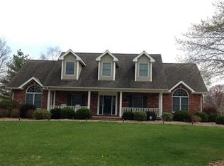 1000 N Honeysuckle Ln, Vincennes, IN 47591
