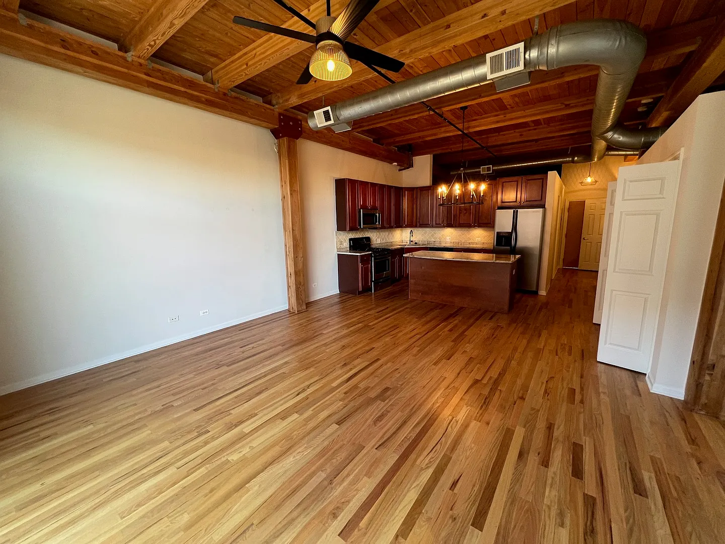 1 bed, 935 sqft, $2,600 — Photo 3