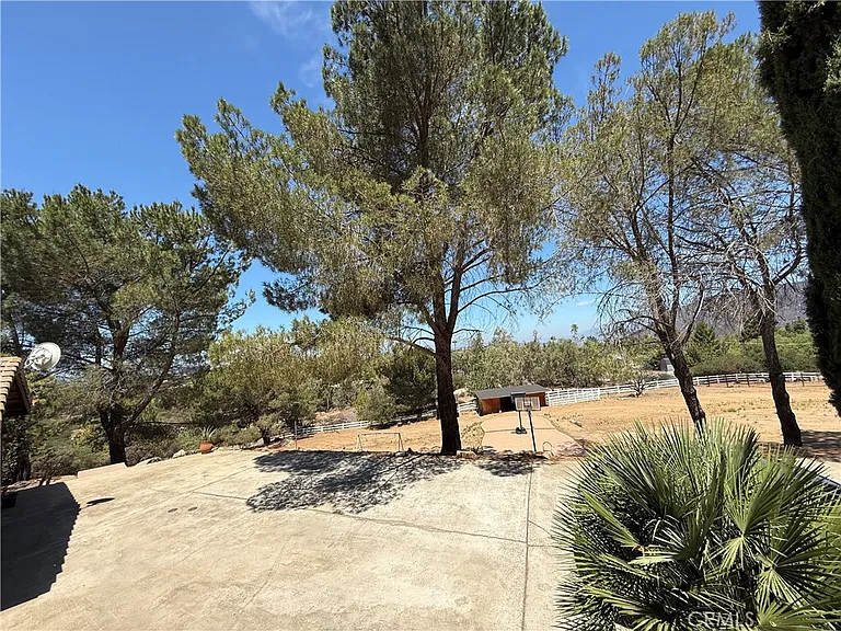 27258 Kiavo Dr — Photo 45