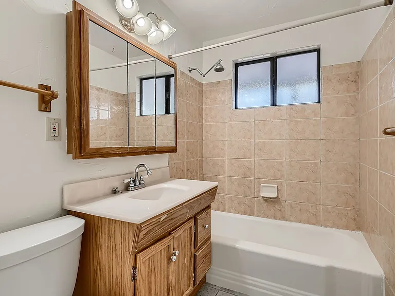 1045 Gilbert St — Photo 15