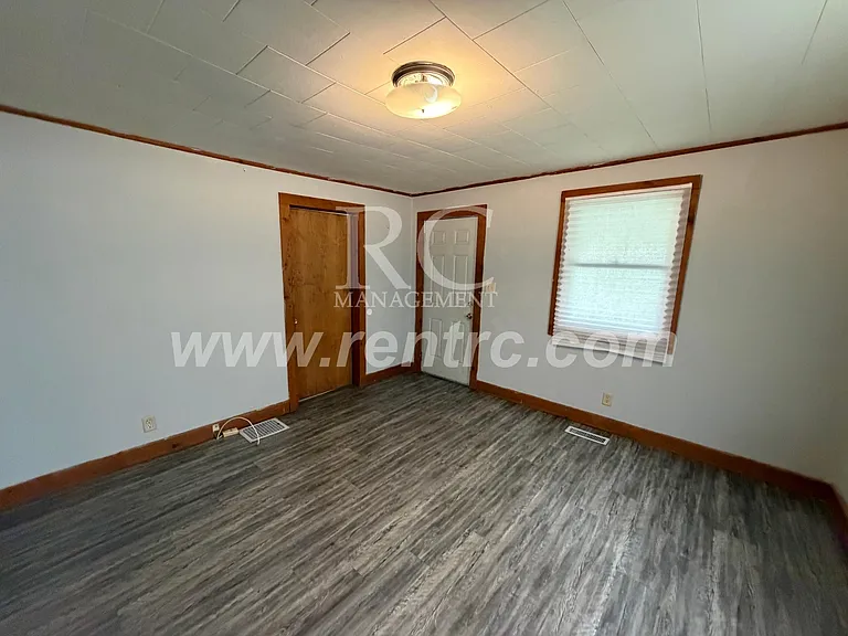 1206 Robinson St — Photo 7