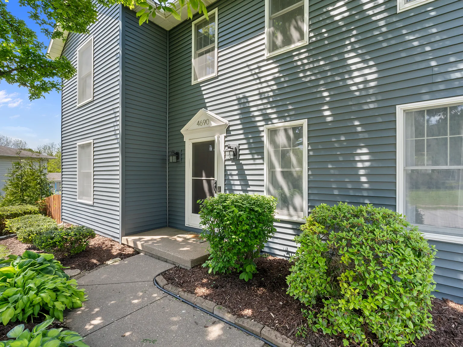 4690 Lindbergh Dr — Photo 2