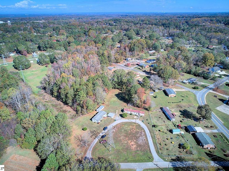 2nd image of 101 Foster Cir