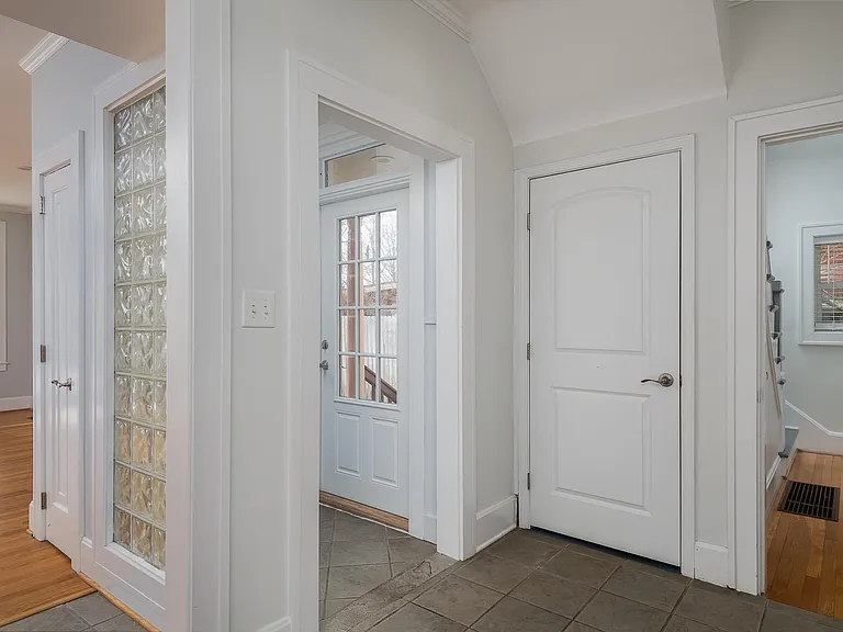 1378 Fontaine Rd — Photo 17