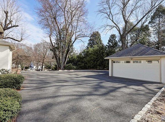 3rd image of 441 Westwood Ave