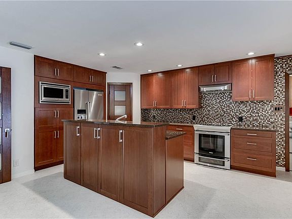 4th image of 6503 Laurel Wood Dr