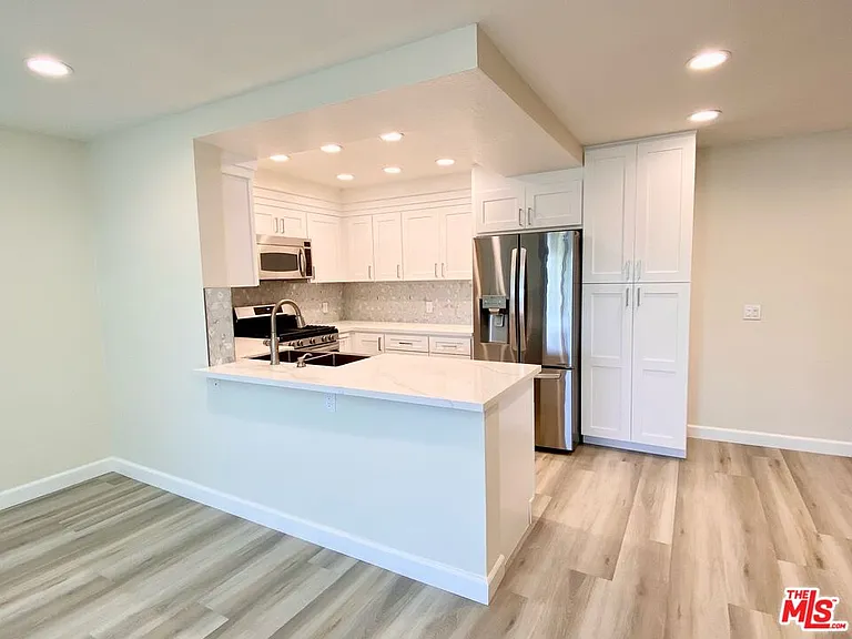8515 Falmouth Ave #422 — Photo 3