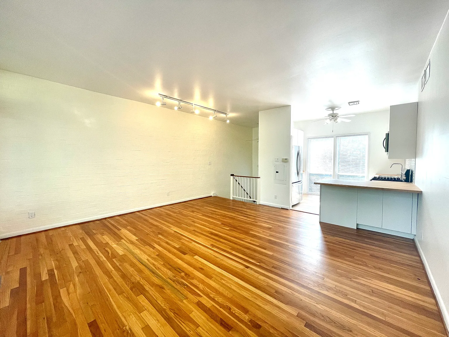2 bed, 1.5 bath, 1065 sqft, $3,650 — Photo 3