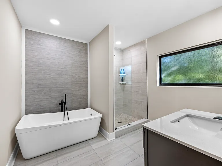 1306 E Gonzalez St #B — Photo 13