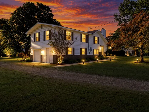 618 Cumberland St E, Cowan, TN 37318