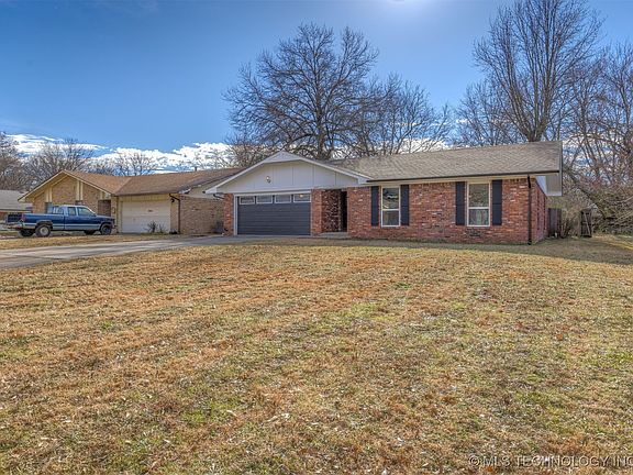 4th image of 2305 Columbus St