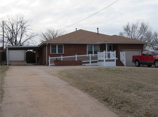 1524 Neptune Dr, Clinton, OK 73601