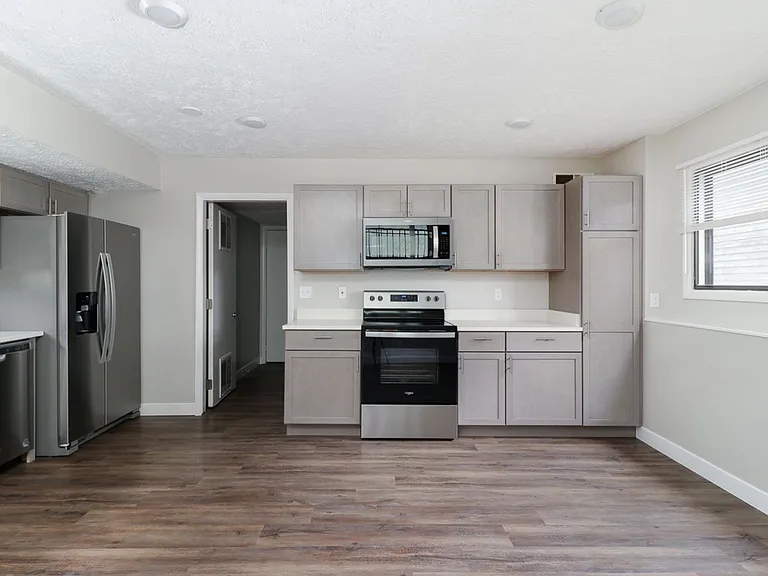111 N Orr Dr — Photo 5