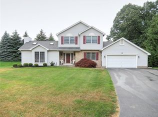 35 Glenn Holw, Rochester, NY 14622