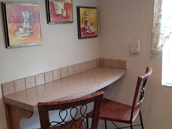 Kitchen breakfast counter.