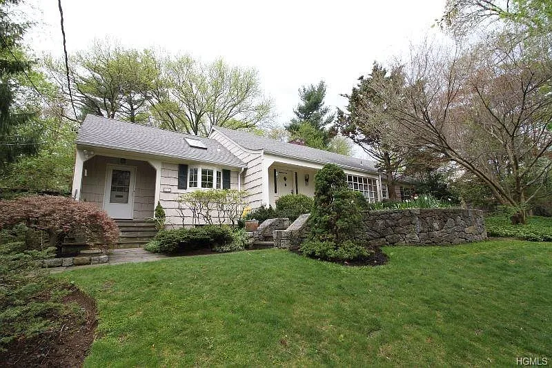 36 Brevoort Ln photo 1