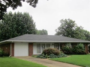 305 Clearview Dr, Belleville, IL 62223