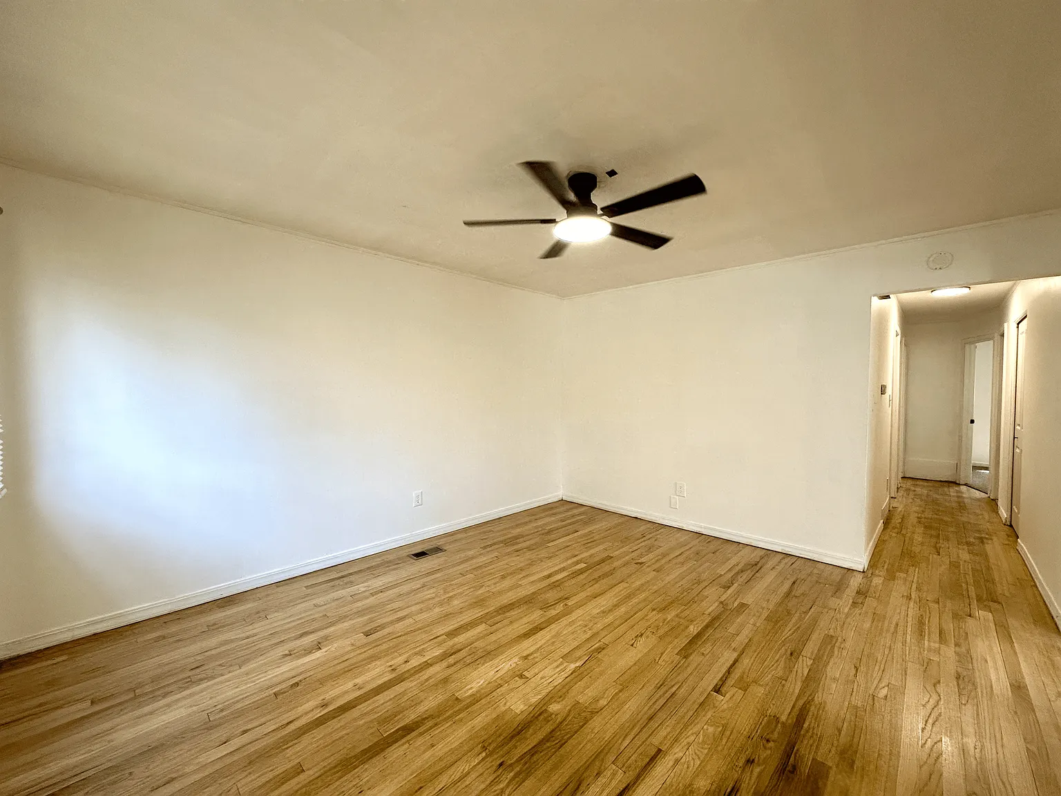 3 bed, 1000 sqft, $1,600 — Photo 3