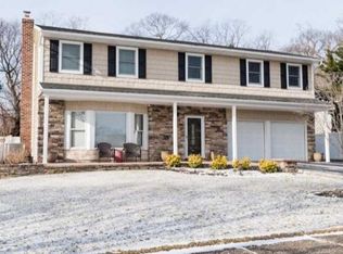 39 Saber Dr, Kings Park, NY 11754
