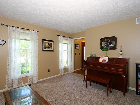 5th image of 8322 Shadyside Ln
