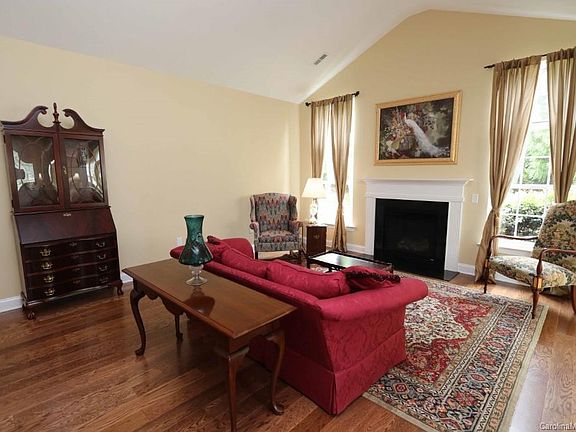 3rd image of 1918 McKirkland Ct