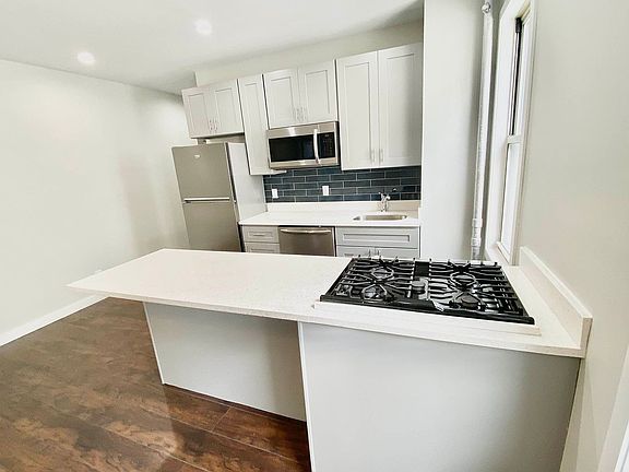 4th image of 23-19 Steinway St #3L