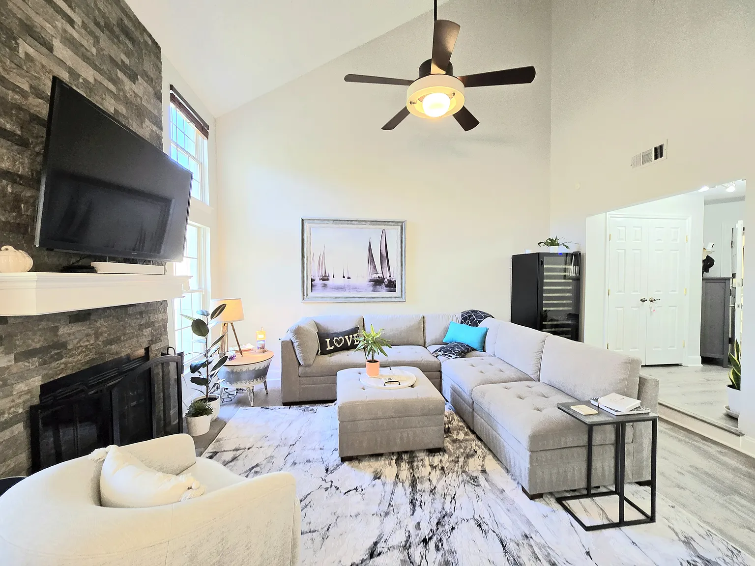 2 bed, 1022 sqft, $2,700 — Photo 2
