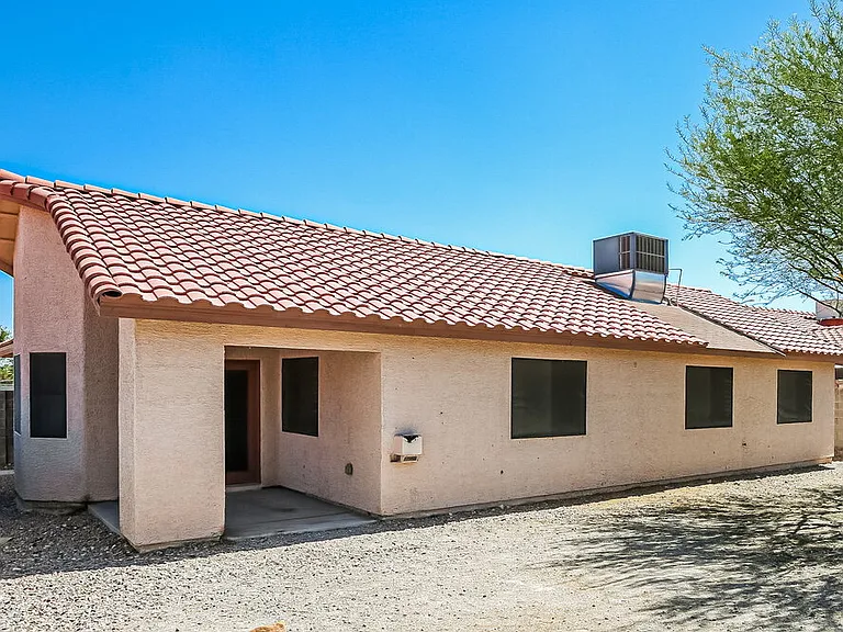 504 Stonehurst Dr — Photo 16