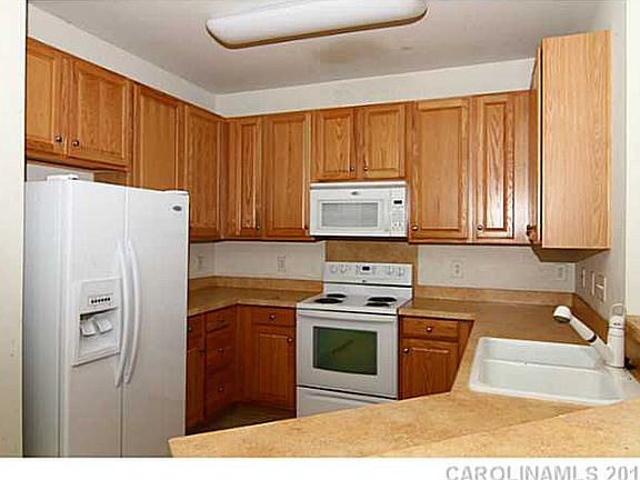 3rd image of 8434 Summerglen Cres